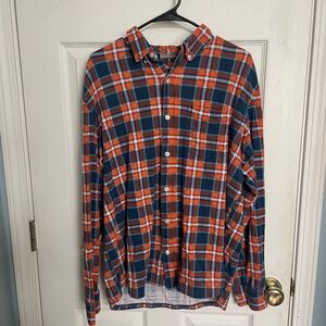 Duluth Untucked orange/blue flannel